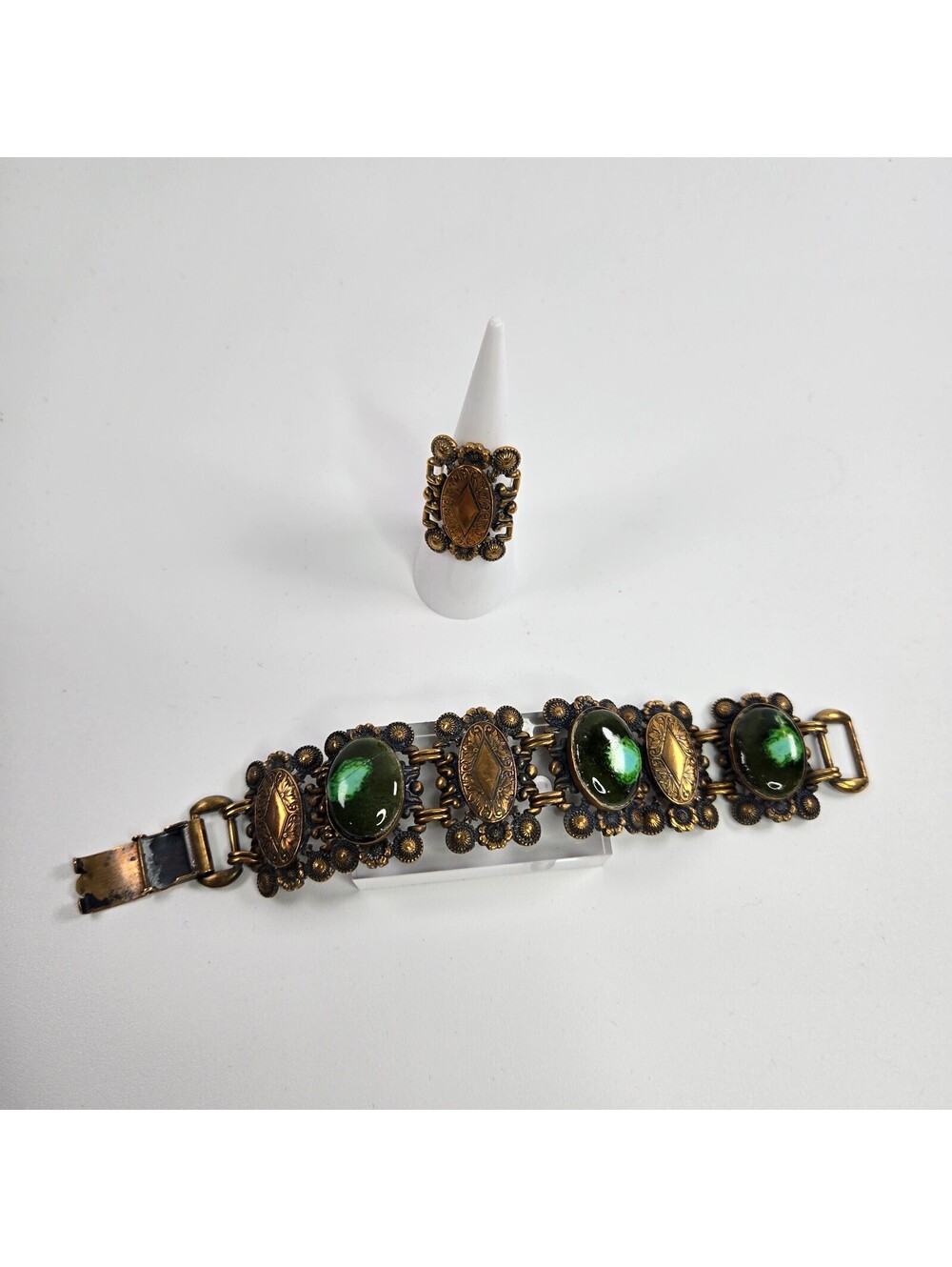 Vintage Green Art Glass Bracelet Ring Set Gold Tone Ornate Statement Jewelry